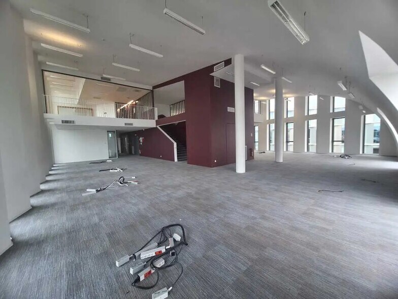 208 Quai De Paludate, Bordeaux for lease - Interior Photo - Image 2 of 14