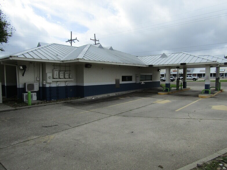631 E Admiral Doyle Dr, New Iberia, LA for sale - Building Photo - Image 2 of 16