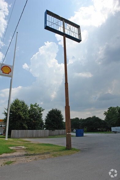 2111 NW Evangeline Trwy, Lafayette, LA for sale - Building Photo - Image 3 of 13