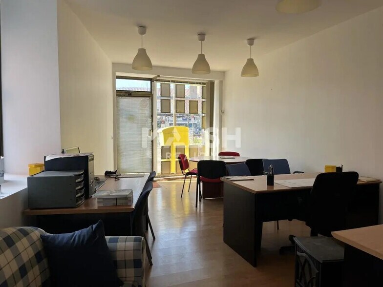 Retail in Villeurbanne for lease - Interior Photo - Image 1 of 5