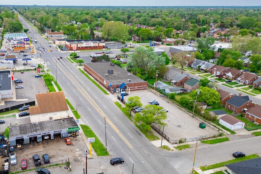 19141 Greenfield Rd, Detroit, MI à louer - Photo du bâtiment - Image 2 de 6