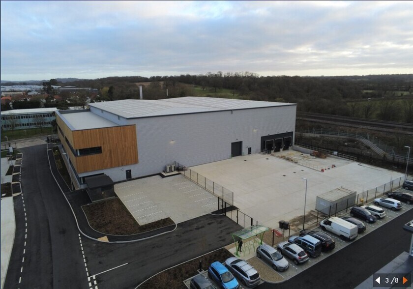 Cross Oak Ln, Redhill for lease - Building Photo - Image 3 of 3
