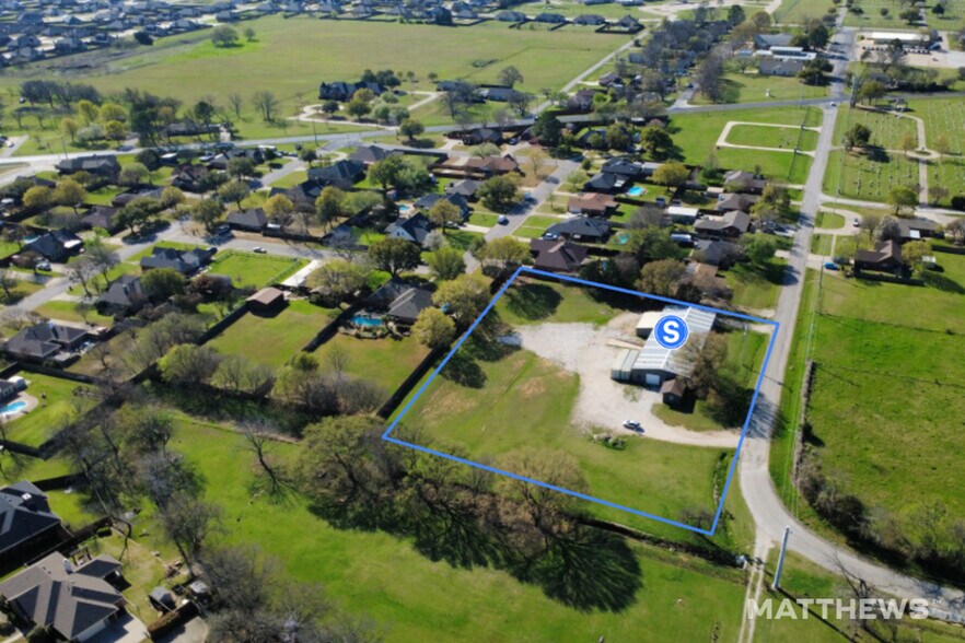1324 N Saint James Rd, Pilot Point, TX à louer - Photo du bâtiment - Image 3 de 4