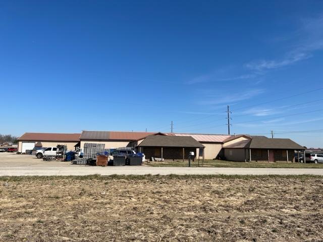 334 W County Road 1100 S, Haubstadt, IN à louer - Photo du bâtiment - Image 1 de 5