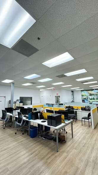 3118 Commerce Pky, Miramar, FL for lease - Building Photo - Image 3 of 4