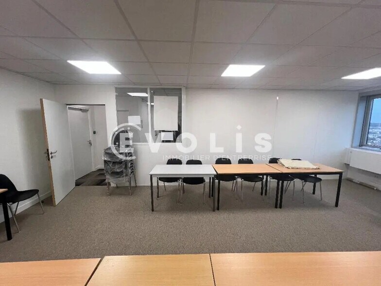 9-10 Porte De Neuilly, Noisy-le-Grand à louer - Photo du bâtiment - Image 3 de 14