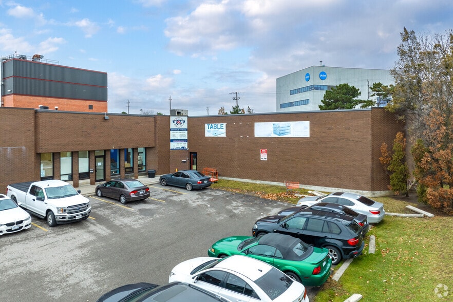1006 Magnetic Dr, Toronto, ON à louer - Photo du bâtiment - Image 3 de 4