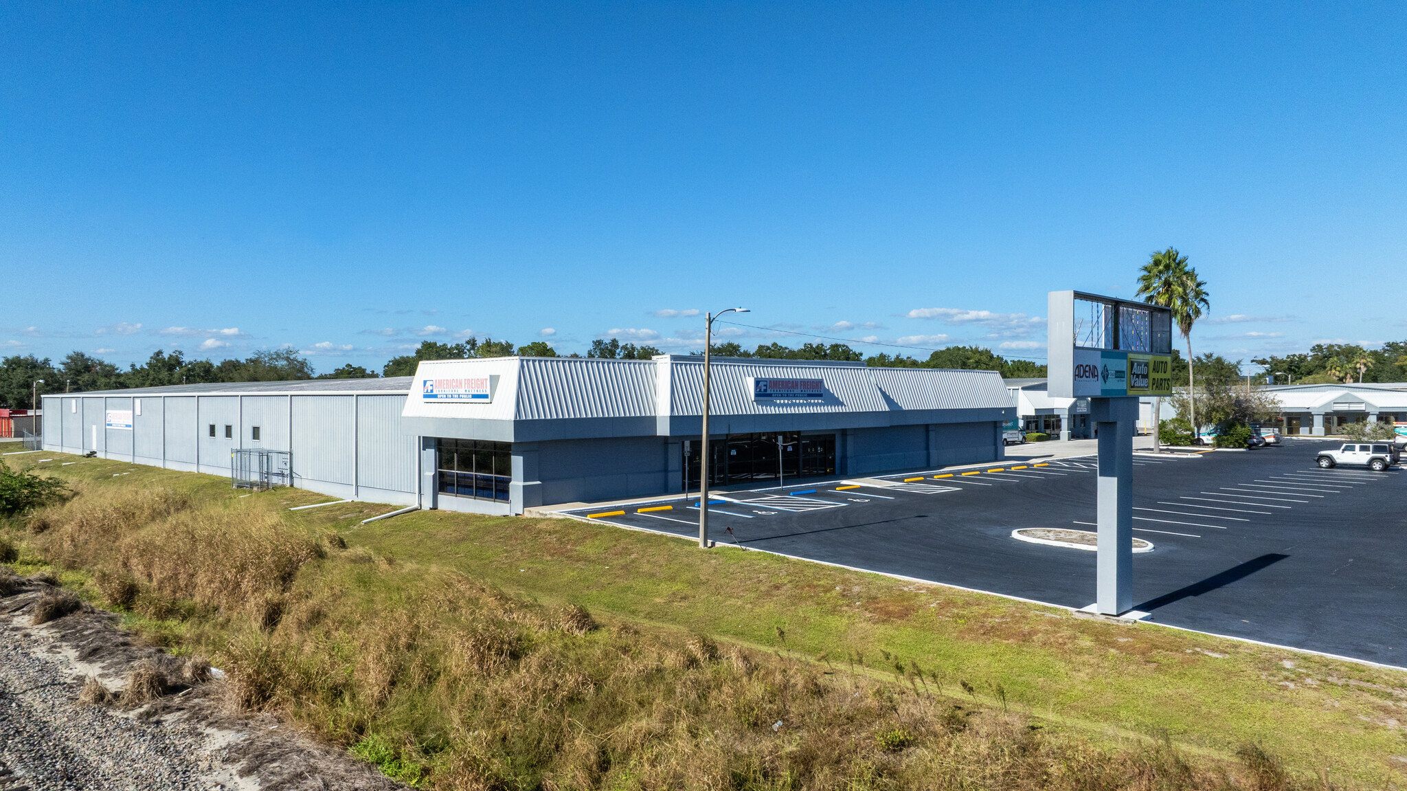 2210 Commerce Point Dr, Lakeland, FL for lease Building Photo- Image 1 of 10