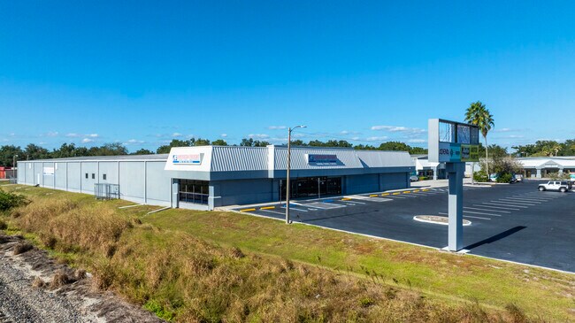 Plus de détails pour 2210 Commerce Point Dr, Lakeland, FL - Industriel à louer