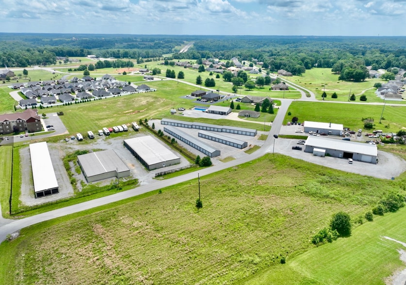 96 Phoenix Dr, Cadiz, KY for sale - Building Photo - Image 2 of 8