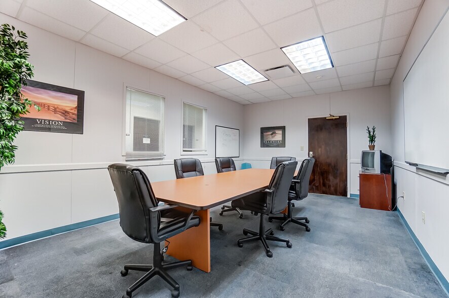 9635 Southern Pine Blvd, Charlotte, NC à louer - Photo intérieure - Image 2 de 65