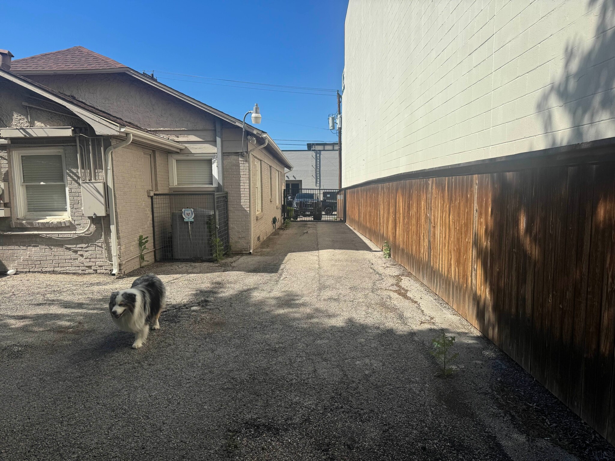 4611 Bryce Ave, Fort Worth, TX for lease Building Photo- Image 1 of 9