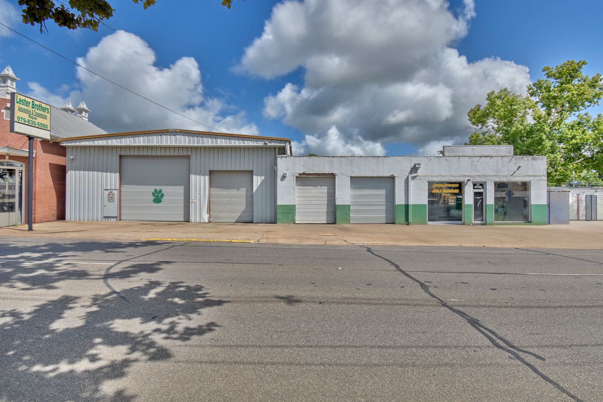 307 E Alamo St, Brenham, TX for sale Primary Photo- Image 1 of 52
