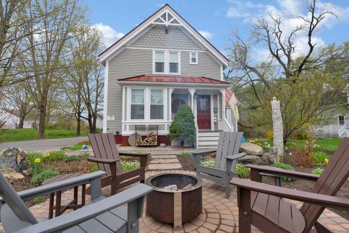 11 Holbrook St, Freeport, ME for sale - Primary Photo - Image 1 of 36