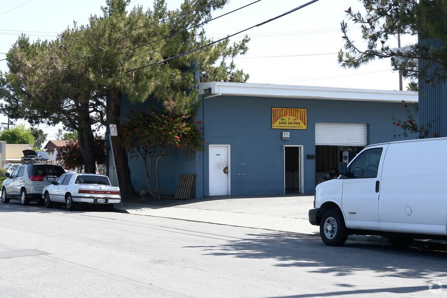 344 Berkshire Ave, Redwood City, CA for lease - Building Photo - Image 1 of 6