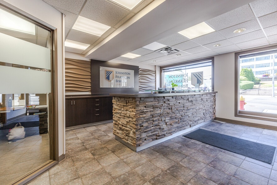 30 Front St, Nanaimo, BC for sale - Building Photo - Image 2 of 12