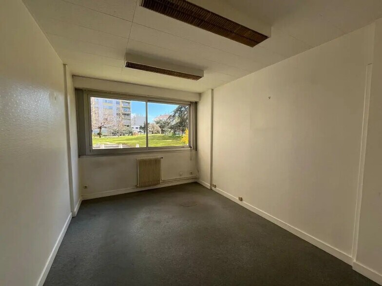 67 Rue Bataille, Lyon for sale - Interior Photo - Image 3 of 8