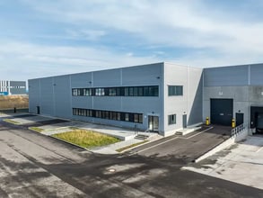  for lease Building Photo- Image 1 of 3