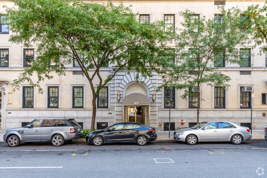 969 Park Ave, New York, NY à vendre - Photo du bâtiment - Image 2 de 13