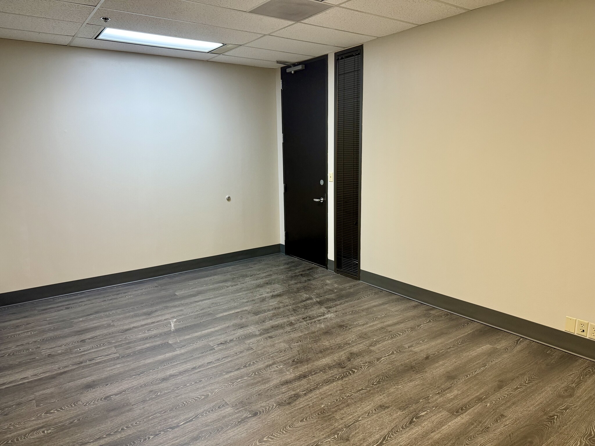 9901 E Valley Ranch Pky, Irving, TX for lease Interior Photo- Image 1 of 3