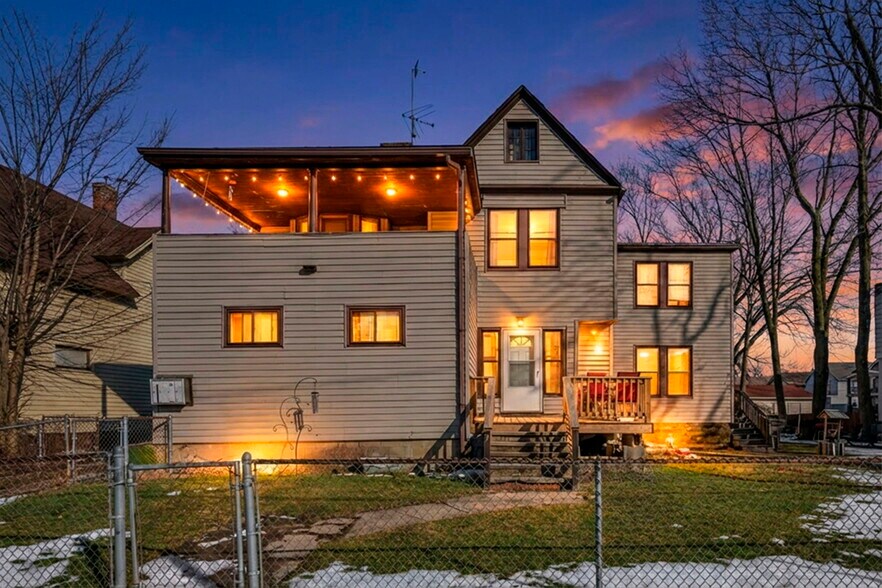 2127 W 100th St, Cleveland, OH à vendre - Photo du bâtiment - Image 2 de 58