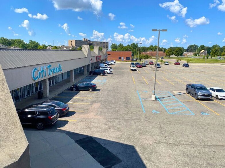 27425-27565 Michigan Ave, Inkster, MI à louer - Photo du bâtiment - Image 3 de 7