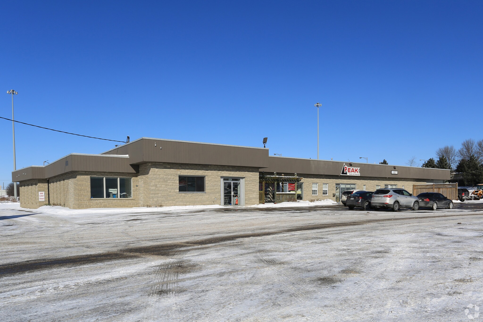 808 Courtland Ave E, Kitchener, ON for sale Primary Photo- Image 1 of 1