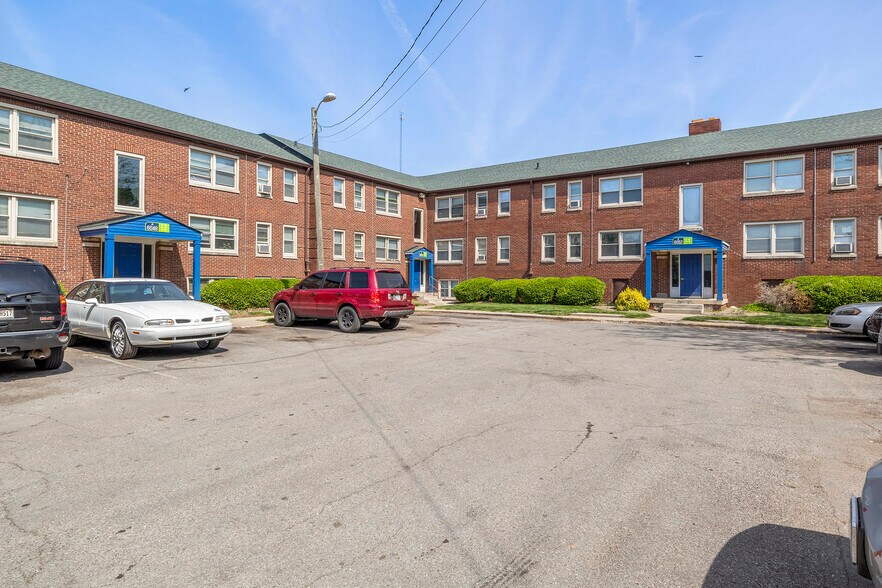 6046 E 21st St, Indianapolis, IN à vendre - Photo du bâtiment - Image 2 de 33
