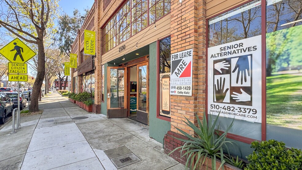 2530 San Pablo Ave, Berkeley, CA à louer - Photo du bâtiment - Image 2 de 19