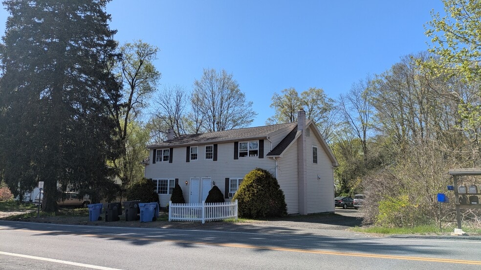 6 Eagle Ct, Storrs Mansfield, CT à vendre - Photo principale - Image 1 de 8