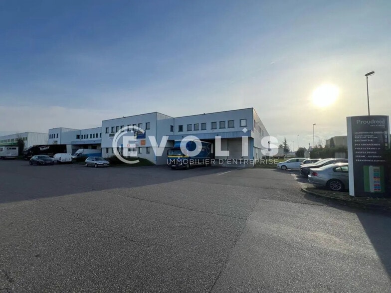 Bureau dans Genas à louer - Photo du bâtiment - Image 2 de 6