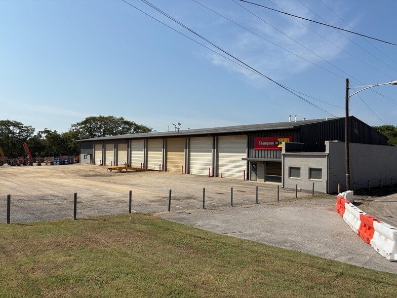 1333 Foster Ave, Nashville, TN for lease - Building Photo - Image 2 of 6