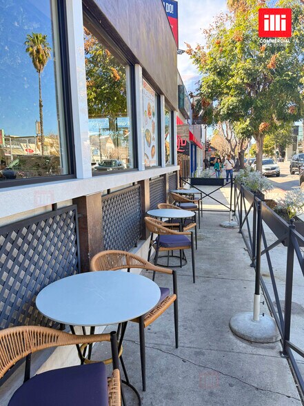 13702 Ventura Blvd, Sherman Oaks, CA à louer - Photo du bâtiment - Image 2 de 8