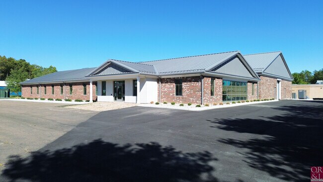 Plus de détails pour 13 Sycamore Way, Branford, CT - Local d'activités à louer