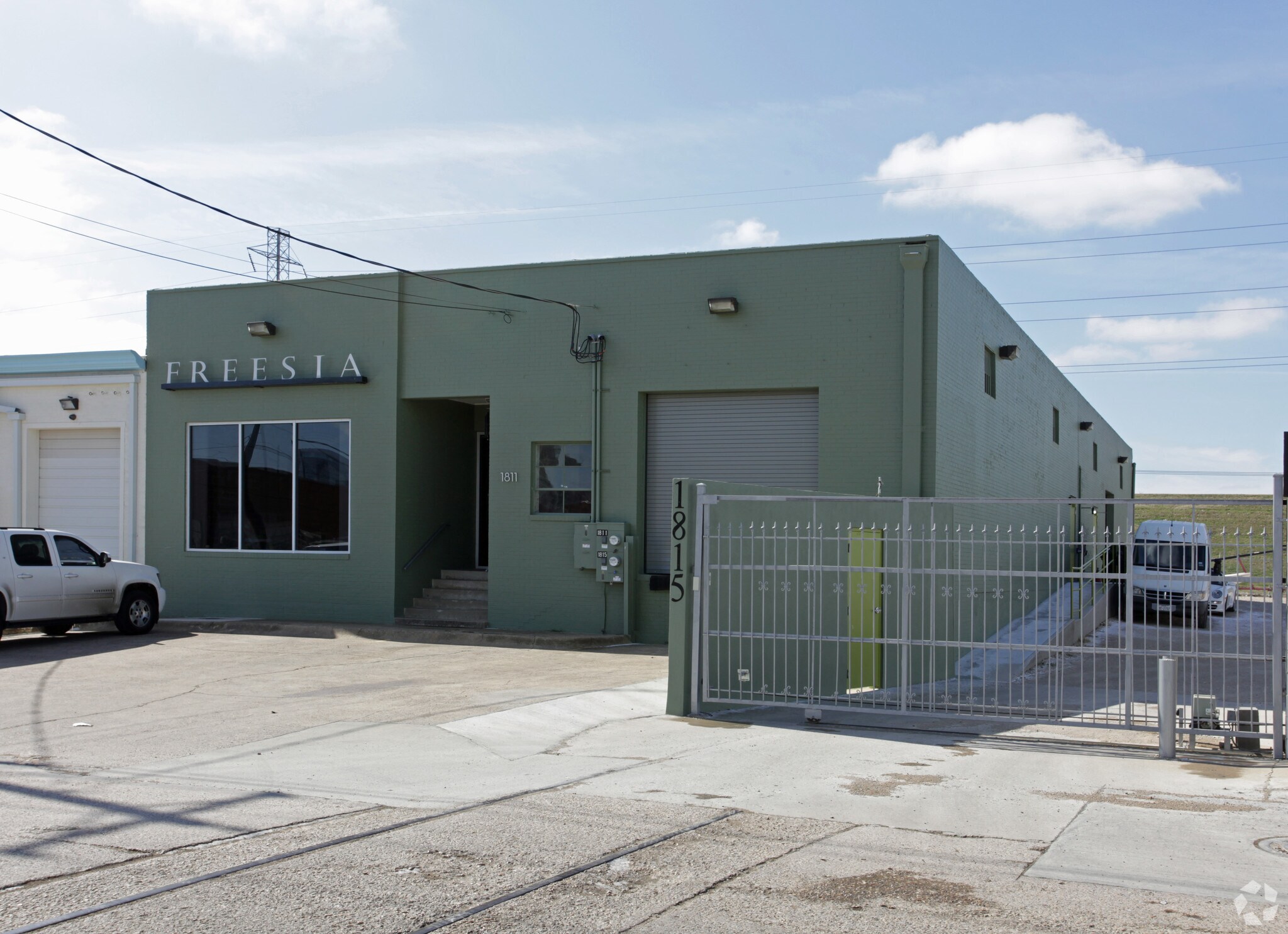 1811 E Levee St, Dallas, TX for lease Primary Photo- Image 1 of 4