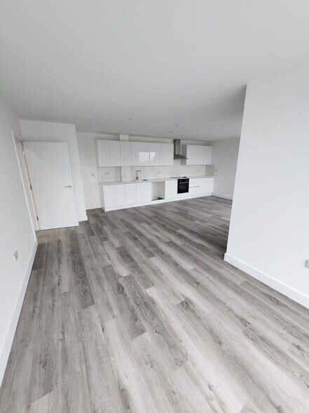 59 Staines Rd W, Sunbury On Thames à vendre - Photo du bâtiment - Image 2 de 10