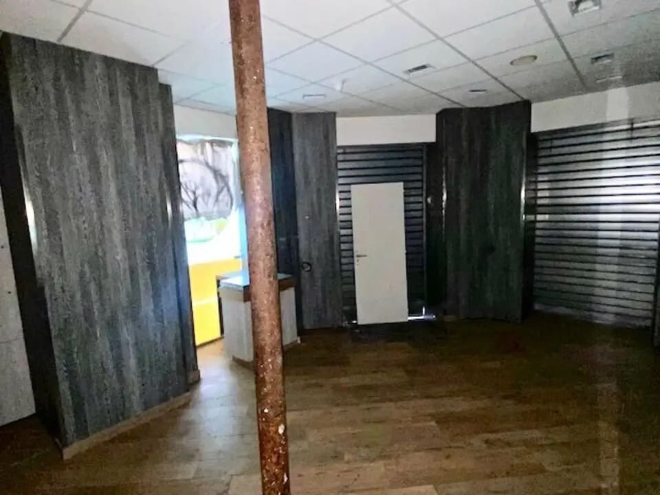 Commerce de détail dans Paris à louer Photo intérieure- Image 1 de 6