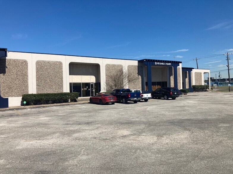 6101-6127 Long Dr, Houston, TX à louer - Photo du bâtiment - Image 1 de 8