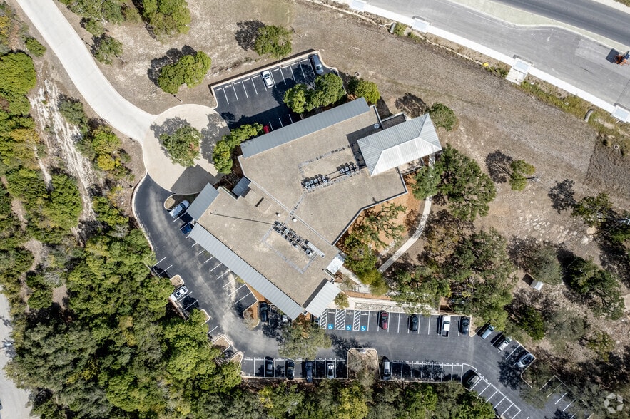 1580 S Main St, Boerne, TX for lease - Building Photo - Image 3 of 37