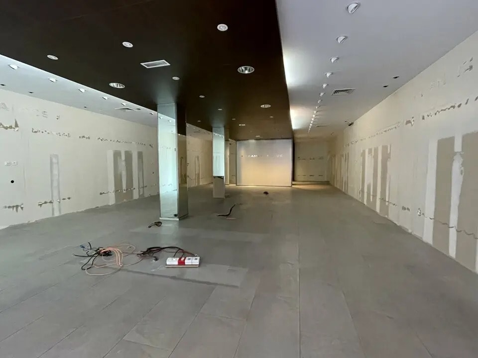 Retail in Reims for lease Building Photo- Image 1 of 14