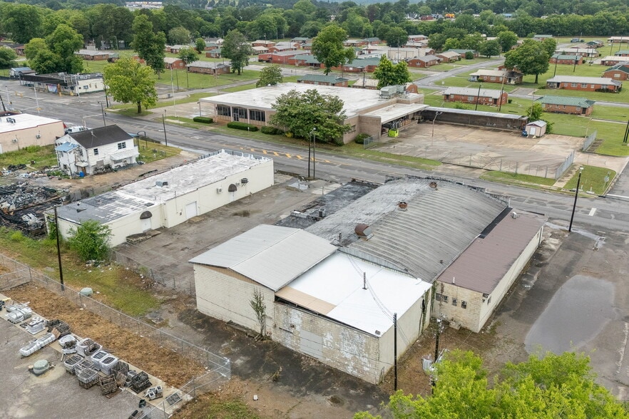 1125 & 1129 4th Avenue North portfolio of 2 properties for sale on LoopNet.ca - Building Photo - Image 3 of 24