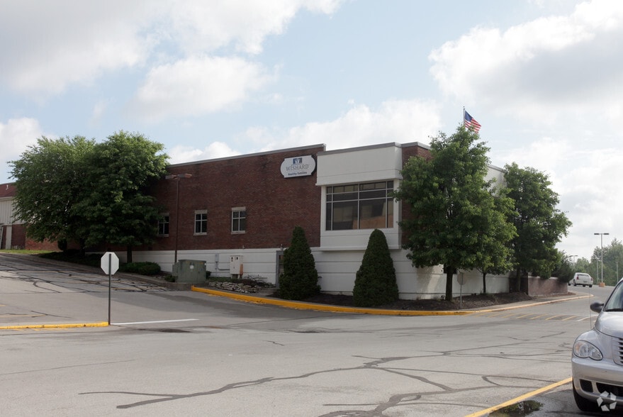 5440 E Fall Creek Parkway North Dr, Indianapolis, IN for lease - Building Photo - Image 2 of 8
