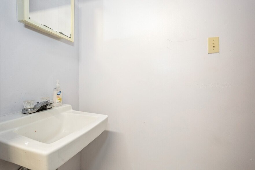 626 Canal Rd, Mount Sinai, NY à louer - Photo du bâtiment - Image 3 de 24