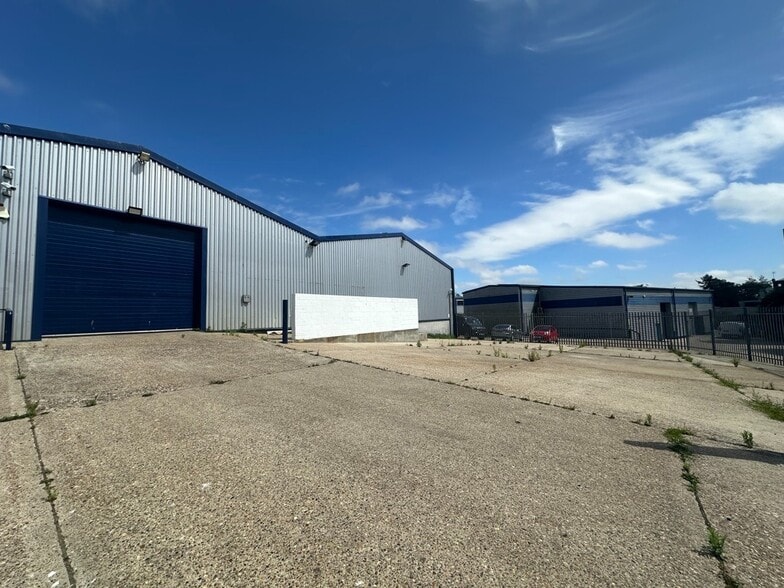 Unit 10 Heron Business Centre, Ashford à louer - Photo du bâtiment - Image 3 de 11