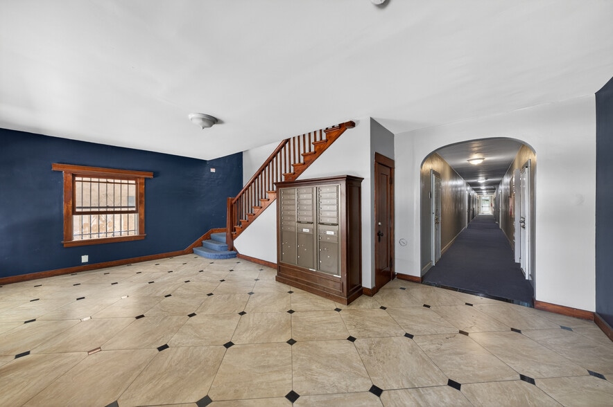 635 Elm Ave, Long Beach, CA à vendre - Photo du bâtiment - Image 2 de 13