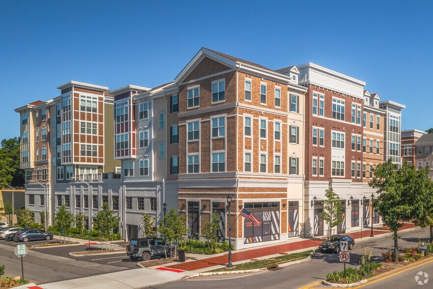100 Village Sq, Glen Cove, NY à louer - Photo principale - Image 1 de 10