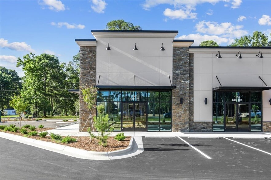1551 E Market St, Smithfield, NC for lease - Building Photo - Image 2 of 4