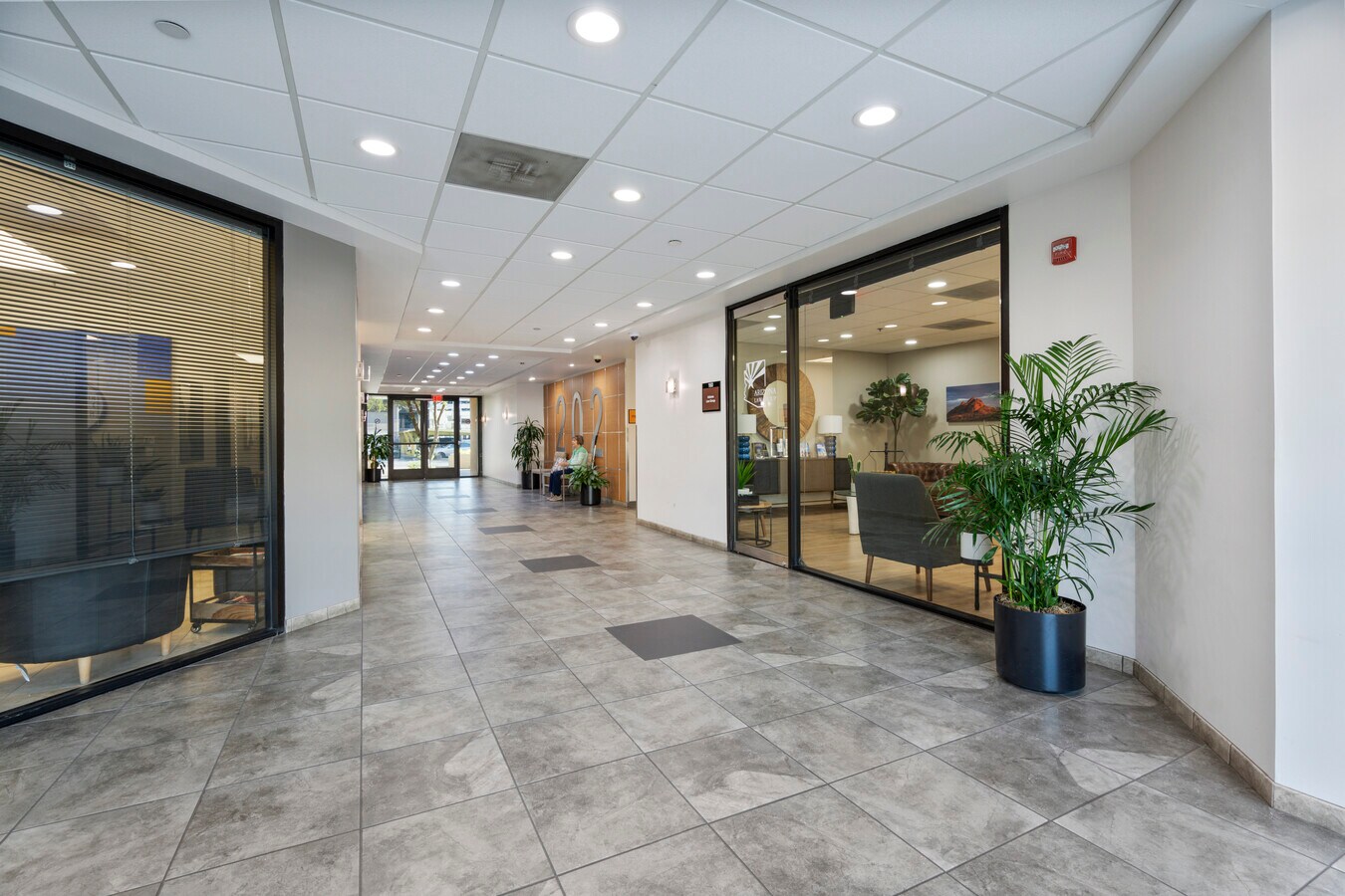 202 E Earll Dr, Phoenix, AZ 85012 - Unité 160 - - Photo intérieure - Image 2 of 16