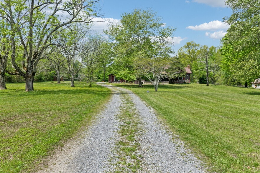 5444 E Robertson Rd, Orlinda, TN à vendre - Photo du bâtiment - Image 2 de 50