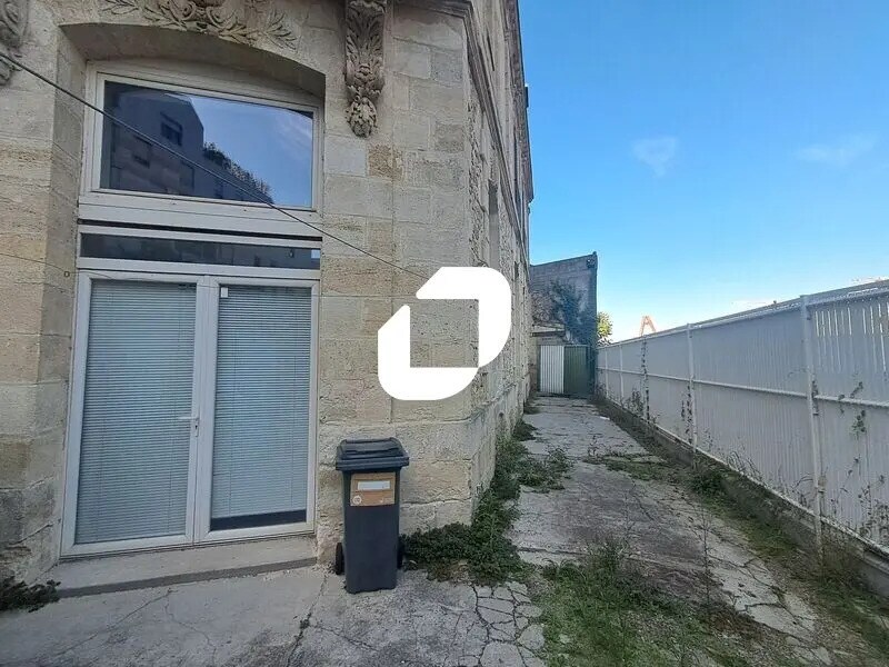Bureau dans Bordeaux à louer Photo du bâtiment- Image 1 de 11